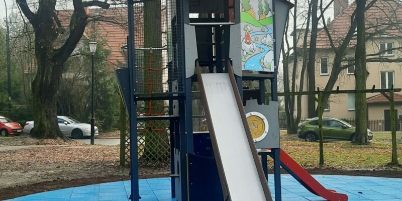 Nowe urządzenie na placu zabaw przy placu Grunwaldzkim