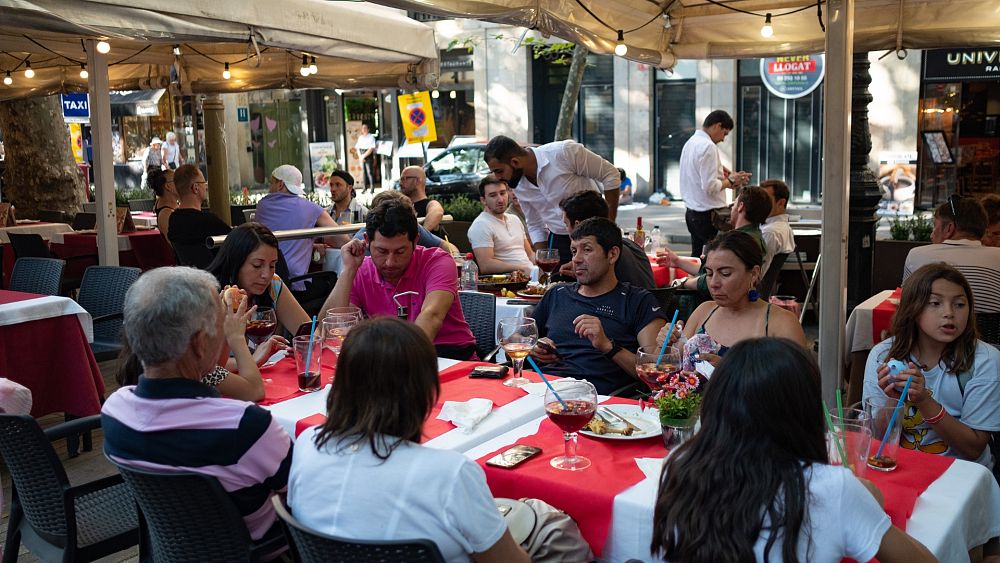 Stół dla jednej osoby?  Restauracje w Barcelonie odrzucają osoby samotne na rzecz grup turystycznych