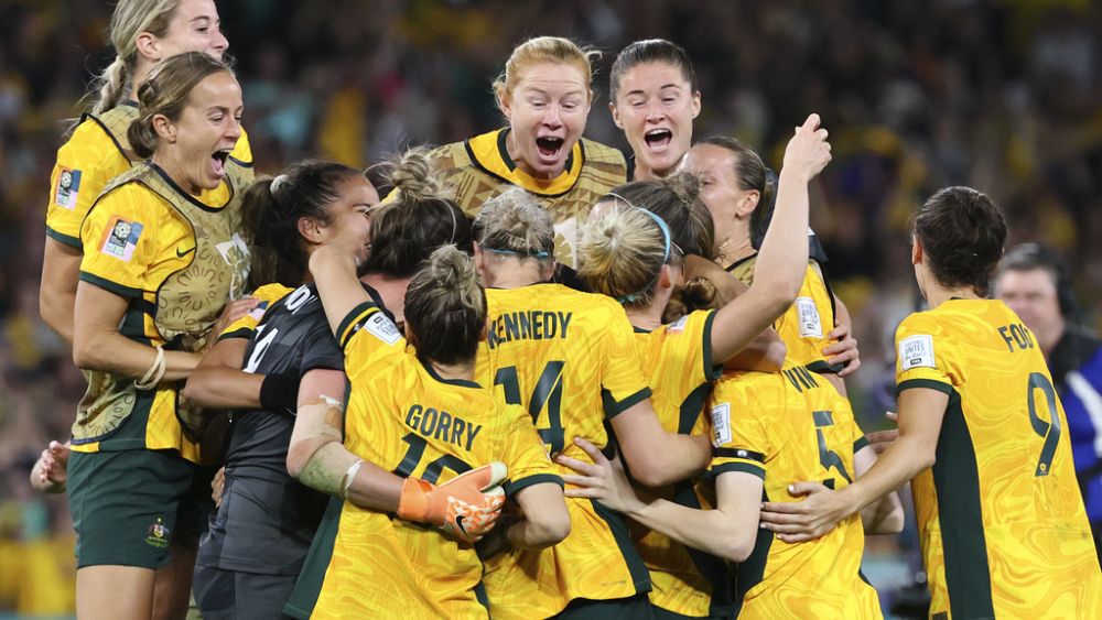 Australia wyprzedza Francję w rzutach karnych, aby awansować do półfinału mistrzostw świata kobiet, zmierzy się z Anglią