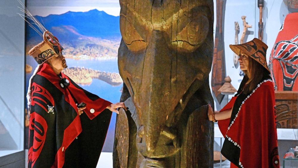 Rząd artefaktów: „Skradziony” słup totemowy ma wrócić ze Szkocji do Kanady