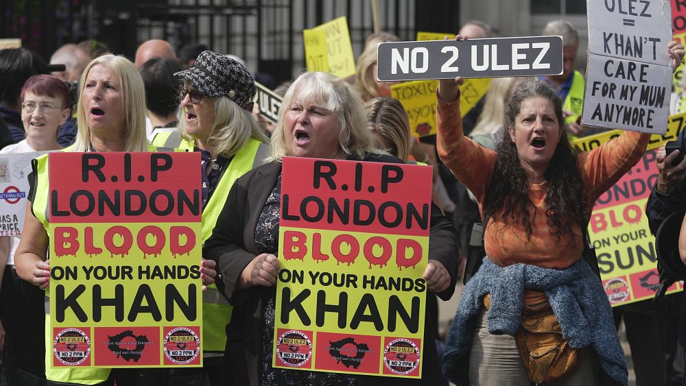 Londyński plan nakładania opłat na kierowców za zanieczyszczające środowisko samochody wywołuje protesty i emocje polityczne