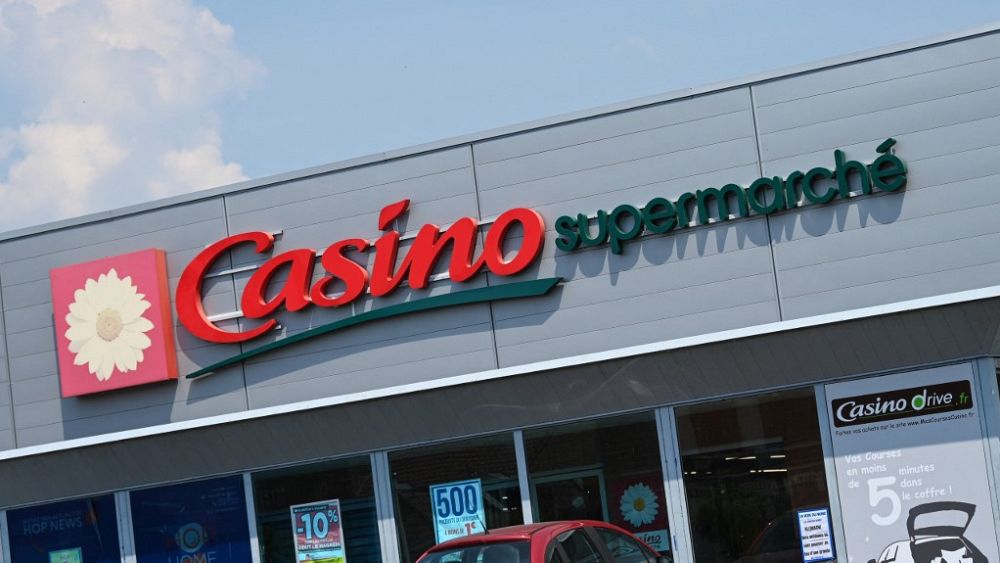 Czeski miliarder chce kupić francuską sieć supermarketów Casino
