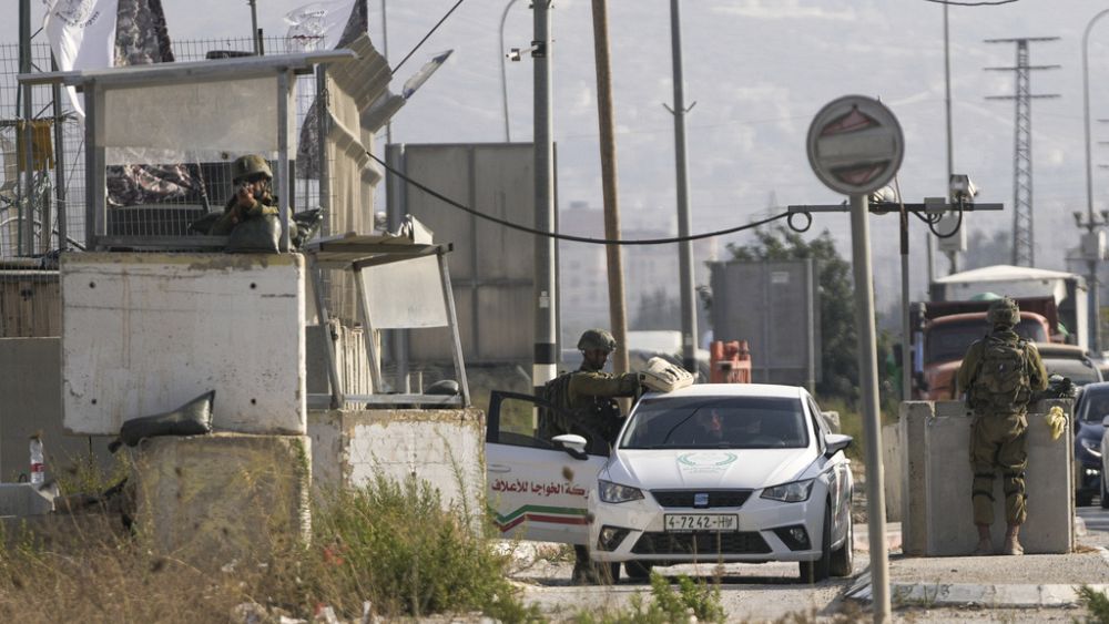 Podejrzewa się, że Palestyńczycy zabijają dwóch Izraelczyków w ataku pistoletowym na myjnię samochodową