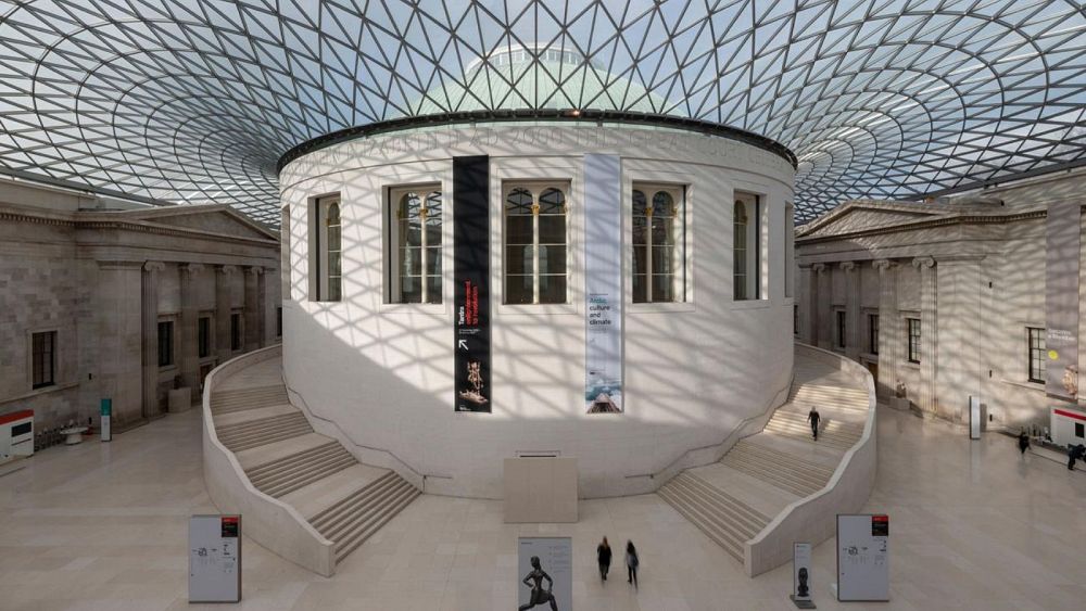 Pracownicy British Museum zwolnieni za zniknięcie artefaktów nazwany starszym kustoszem