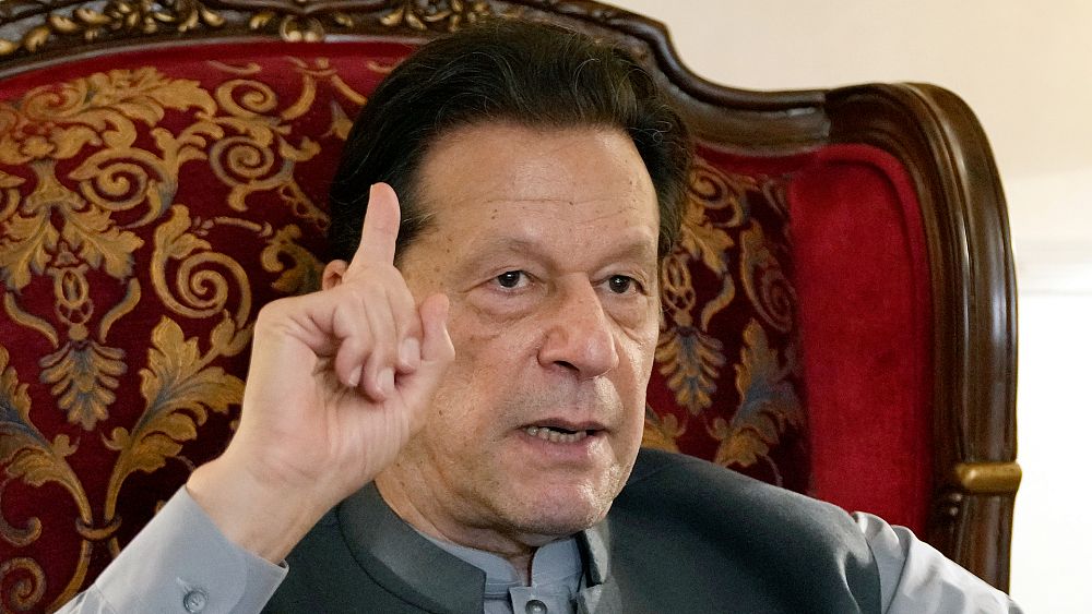 Sąd zawiesza wyrok skazujący za korupcję i wyrok byłego premiera Pakistanu Imrana Khana