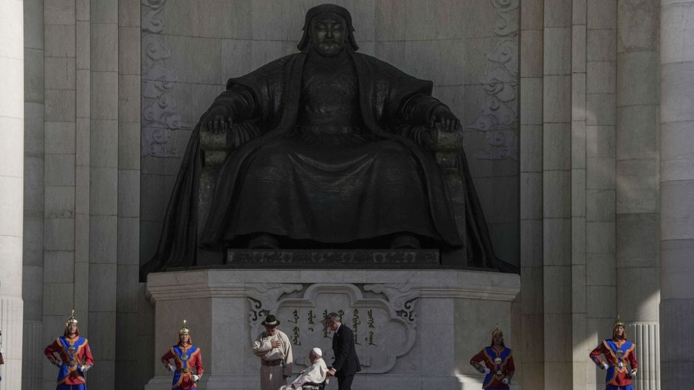 Papież rozpoczyna wizytę w Mongolii od pochwalenia wolności religijnej w tym kraju sięgającej czasów Czyngis-chana