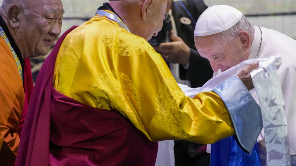 Papież łączy się z szamanami, mnichami i ewangelikami, aby podkreślić różnorodność wiary i harmonię Mongolii