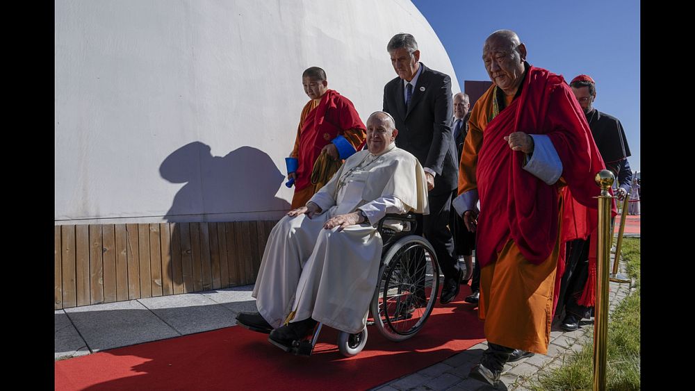 Papież chwali Mongolię, gdy Chiny stronią od historii