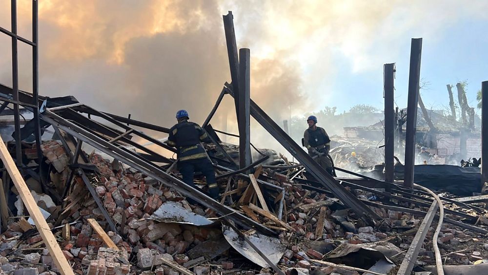 Wojna na Ukrainie: atak na rodzinne miasto Zełenskiego, złość z powodu roszczeń o „krwawe pieniądze”.