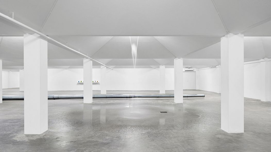 Ghislaine Leung, Fontanny, Widok instalacji w Simian, Kopenhaga, Dania, 2023