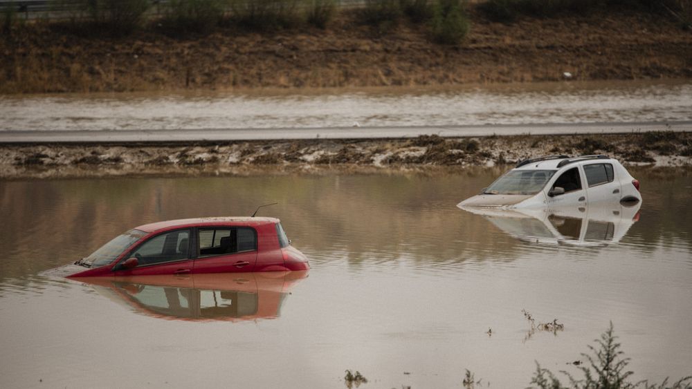 Dwie osoby nie żyją, a trzy zaginęły w Hiszpanii po najgorszych ulewnych deszczach od lat