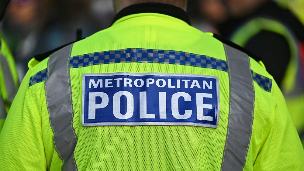 Londyńscy policjanci oddali broń po oskarżeniu funkcjonariusza o morderstwo Chrisa Kaby