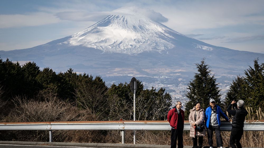 Nadmierna turystyka: kultowa góra Fuji w Japonii boryka się z korkami, śmieciami i zanieczyszczeniami