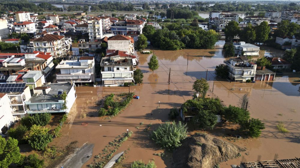 Powodzie zagrażają greckiemu miastu Larissa, a ludzie w innych miejscach zostali uratowani