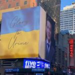Sprawdzenie faktów: Czy na billboardzie witającym Zełenskiego w USA błędnie wpisano „Chwała Ukrainie”?