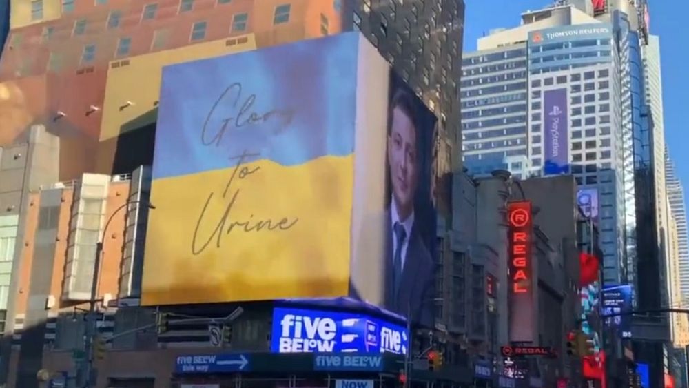 Sprawdzenie faktów: Czy na billboardzie witającym Zełenskiego w USA błędnie wpisano „Chwała Ukrainie”?