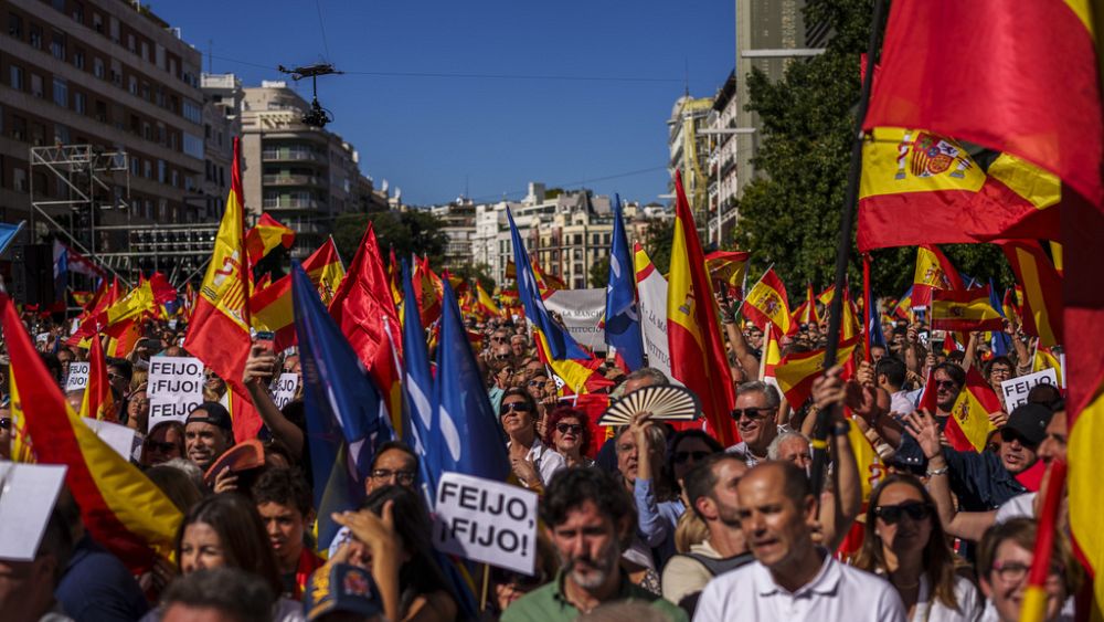 Zwolennicy Hiszpańskiej Partii Ludowej protestują przeciwko katalońskiej ustawie o amnestii