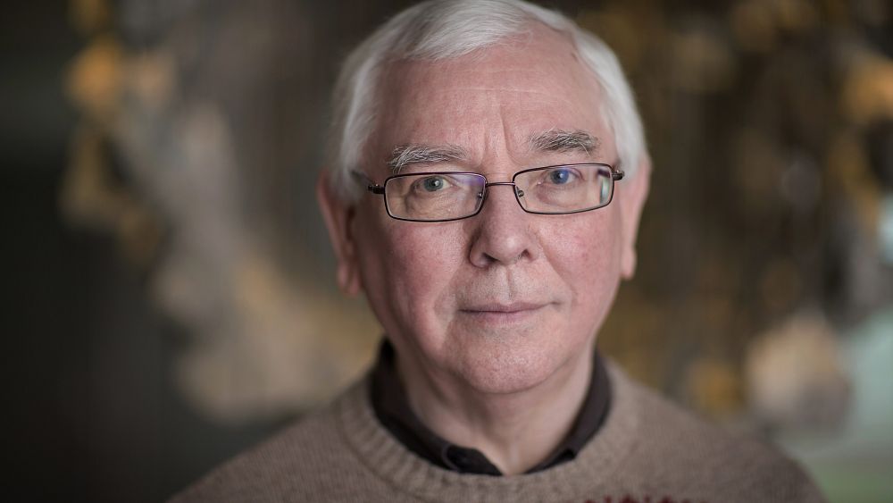 Brytyjski reżyser Terence Davies, znany ze swoich przejmujących i lirycznych dramatów, umiera w wieku 77 lat