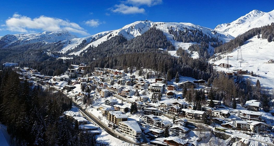 Ośrodek narciarski St Anton am Arlberg w Austrii.