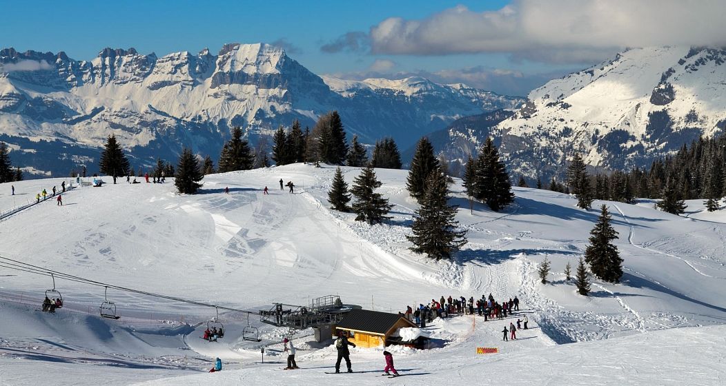 Oszałamiająca sceneria otacza Chamonix we Francji.