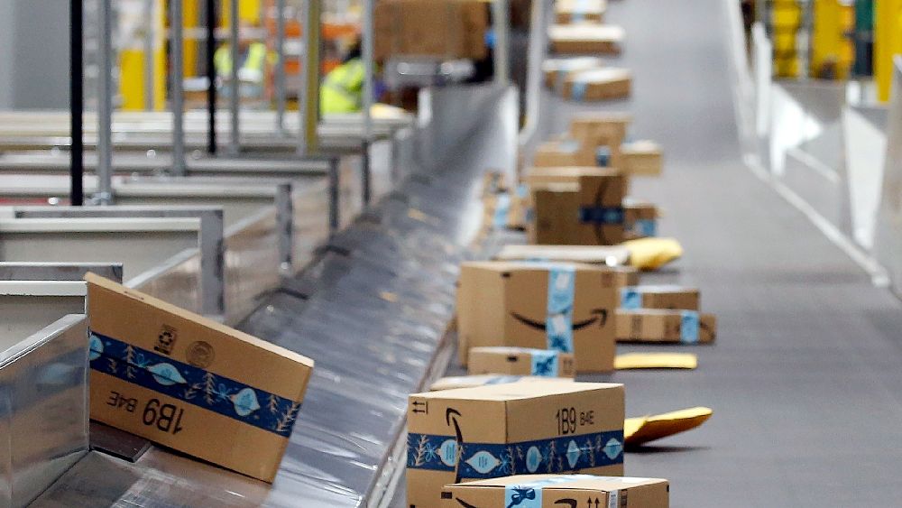 Amazon rozpoczyna testy nowego robota, który może podnosić towary w magazynach