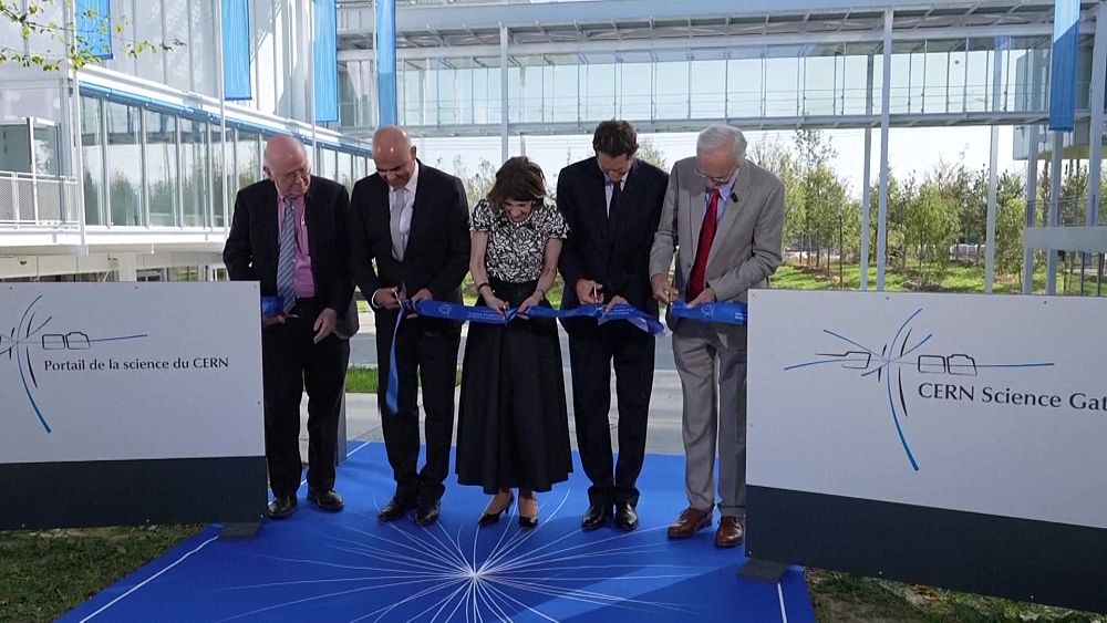 CERN otwiera nowe centrum dla zwiedzających, które będzie mogło przyjąć 500 000 osób rocznie i poznać jego przełomową pracę