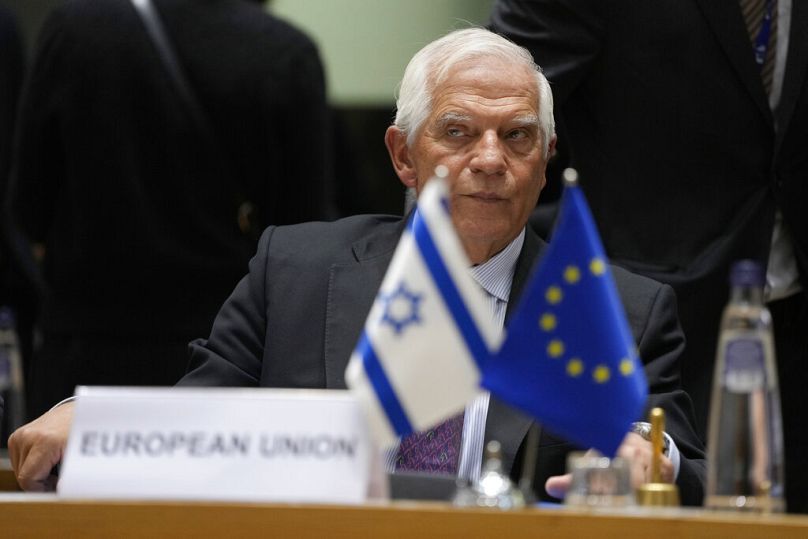 Szef polityki zagranicznej Unii Europejskiej Josep Borrell oczekuje na rozpoczęcie posiedzenia Rady Stowarzyszenia UE–Izrael w budynku Rady UE w Brukseli, październik 2022 r.