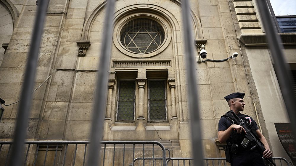 Francja zwiększa obecność policji w synagogach, ponieważ Żydzi obawiają się represji z powodu wojny między Izraelem a Hamasem