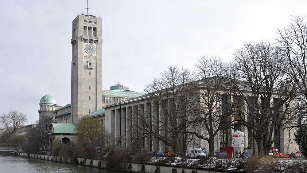 ICYMI: Niemiecki pracownik muzeum zamienił obrazy na podróbki, aby sfinansować wystawny styl życia