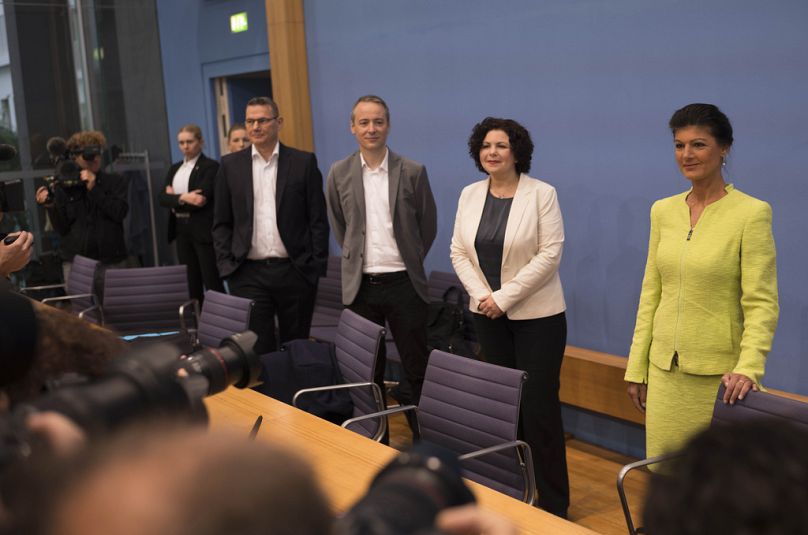 Ralph Suikat, Lukas Schoen, Amira Mohamed Ali i Sahra Wagenknecht przybywają na konferencję prasową, aby ogłosić utworzenie prekursora nowej partii w Berlinie w Niemczech, pon.