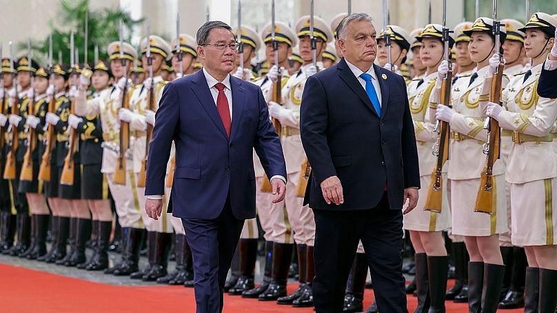 Premier Węgier Viktor Orbán i jego chiński odpowiednik Li Qiang w Pekinie, 16 października 2023 r.