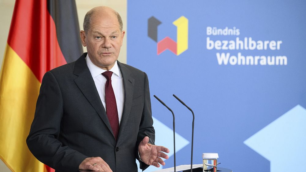 W połowie kadencji Olaf Scholz ma problem z popularnością.  Skrajna prawica na tym zyskuje.