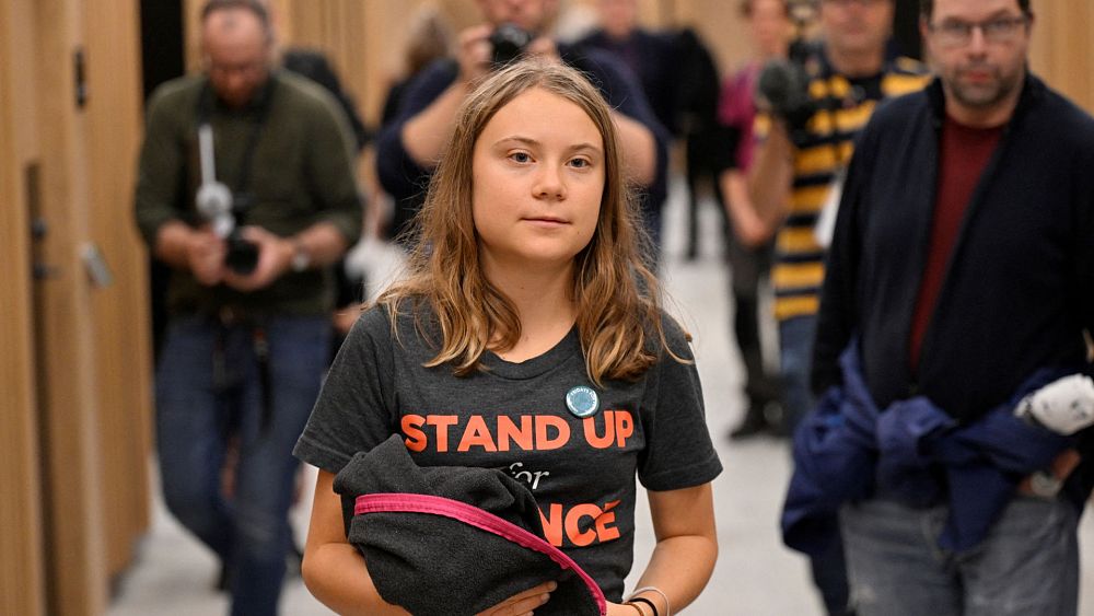 „Nauka jest po naszej stronie”: Greta Thunberg protestuje przed sądem