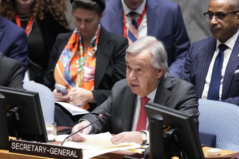 Sekretarz generalny ONZ Antonio Guterres przemawia podczas posiedzenia Rady Bezpieczeństwa w siedzibie Organizacji Narodów Zjednoczonych, 24 października 2023 r.