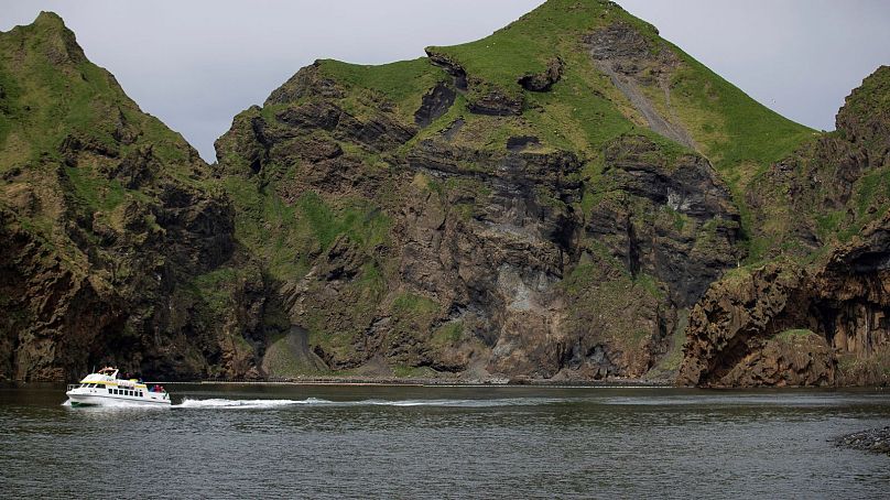 Lettsvik Bay na wyspie Heimaey, Islandia.