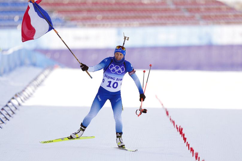 PLIK: Justine Braisaz-Bouchet z Francji zbliża się do mety podczas biathlonowego biegu kobiet na 12,5 km ze startu wspólnego na Zimowych Igrzyskach Olimpijskich 2022