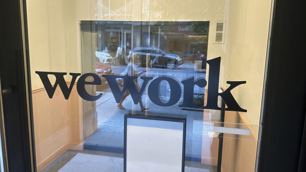 WeWork ogłasza upadłość, co jest oszałamiającym upadkiem firmy wycenianej niegdyś na prawie 50 miliardów dolarów