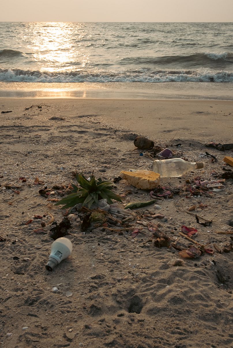 Każdego roku do naszych oceanów trafia 11 milionów ton plastiku.