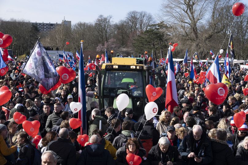 Tysiące demonstrantów wzięło udział w antyrządowym proteście organizacji rolników w marcu ubiegłego roku w Hadze.