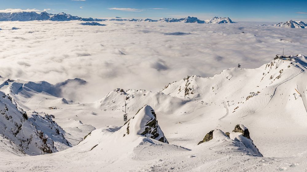 Verbier zostało otwarte wcześnie po opadach śniegu.  Jak to jest zatrzymać się w jednym z najlepszych ośrodków narciarskich w Europie?