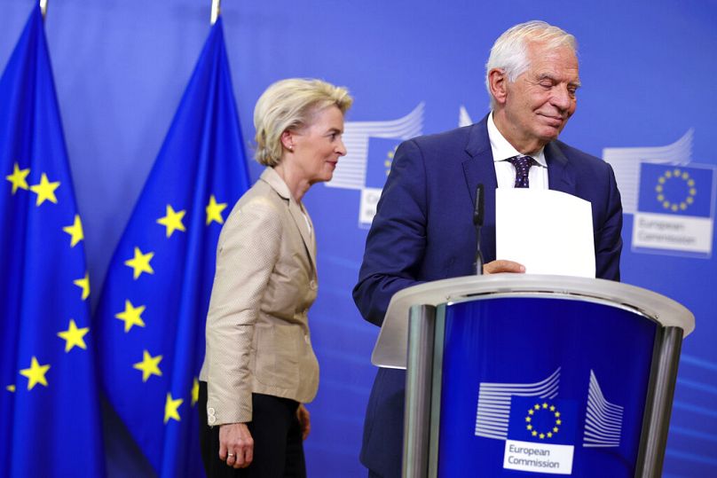 Przewodnicząca Komisji Europejskiej Ursula von der Leyen i szef polityki zagranicznej Unii Europejskiej Josep Borrell w Brukseli, wrzesień 2022 r.