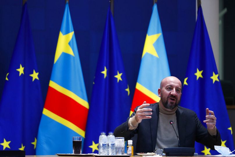 Przewodniczący Rady Europejskiej Charles Michel rozmawia z prezydentem DRK Felixem Tshisekedim podczas wideokonferencji w siedzibie Rady Europejskiej w Brukseli, luty 2021 r.