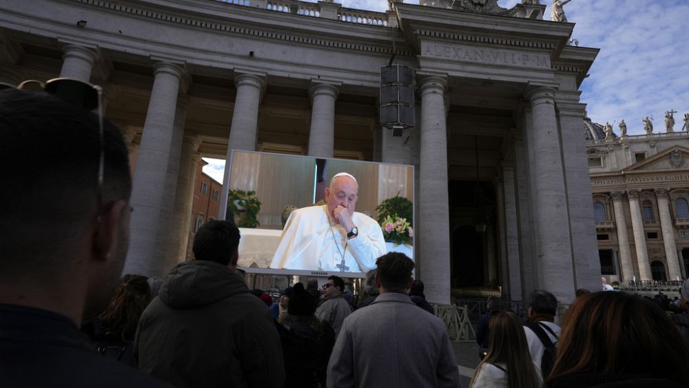 Papież Franciszek otrzymuje dożylne antybiotyki z powodu zapalenia płuc