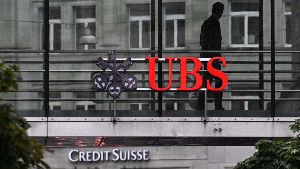 Akcje UBS wzrosły o 4% pomimo straty w wysokości 785 milionów dolarów w wyniku transakcji z Credit Suisse