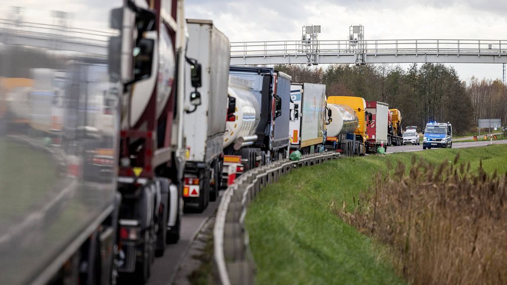 Blokada polskich truckerów trwa wzdłuż granicy z Ukrainą