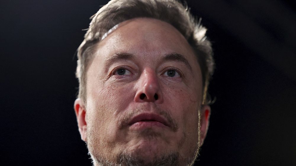 Elon Musk używa wulgaryzmów, by krytykować reklamodawców uciekających z X z powodu mowy nienawiści i antysemityzmu