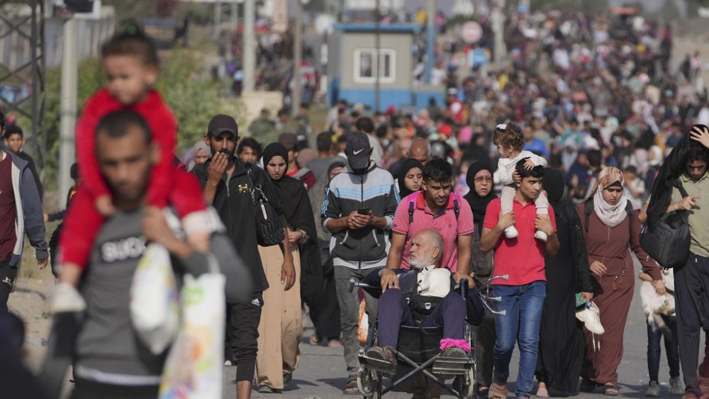 Exodus pieszy – Palestyńczycy uciekają, gdy siły izraelskie zbliżają się do miasta Gaza