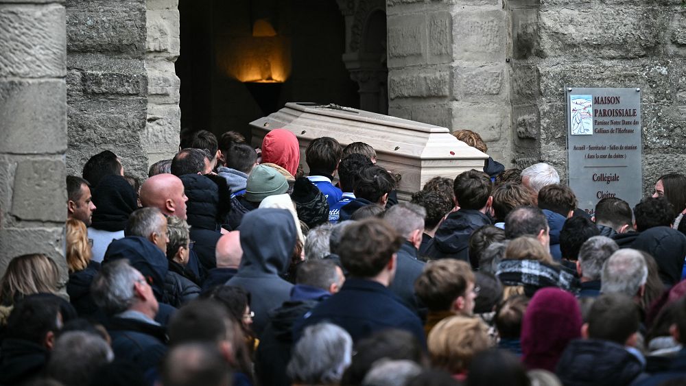 Francja podejmuje decyzję o zamknięciu grup skrajnie prawicowych w obliczu gniewu z powodu zabójstwa nastolatka
