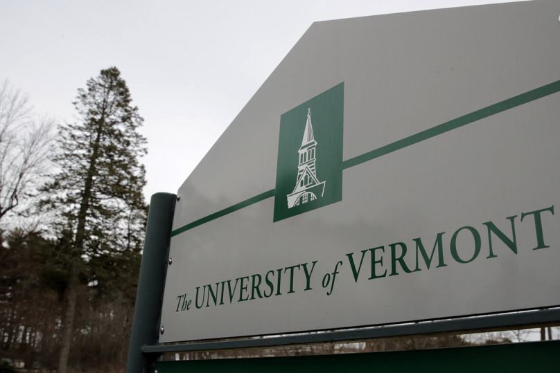 Znak na kampusie Uniwersytetu Vermont w Burlington.