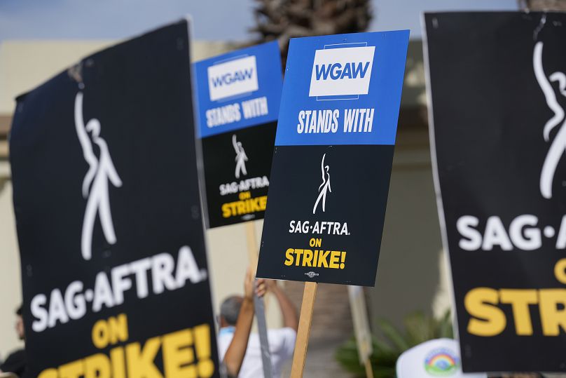 Demonstracja Picketerów przed studiem Paramount Pictures w środę, 27 września 2023 r. w Los Angeles